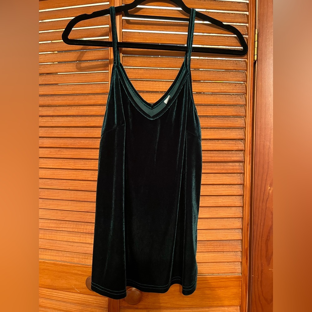MUST GO BY 8/11: Emerald green velvet H&M tank